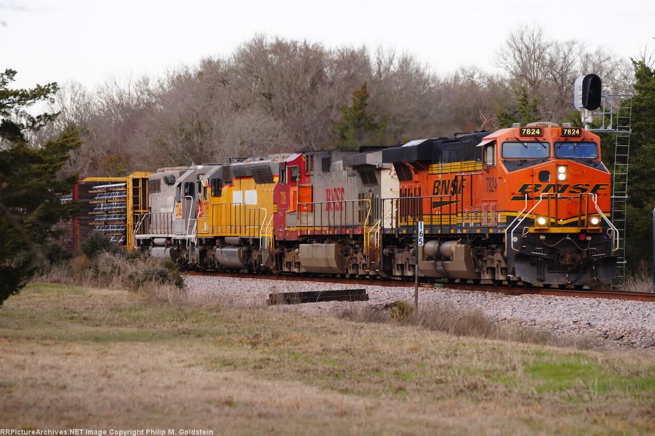 BNSF 7824, 726, NREX 2779, 2746